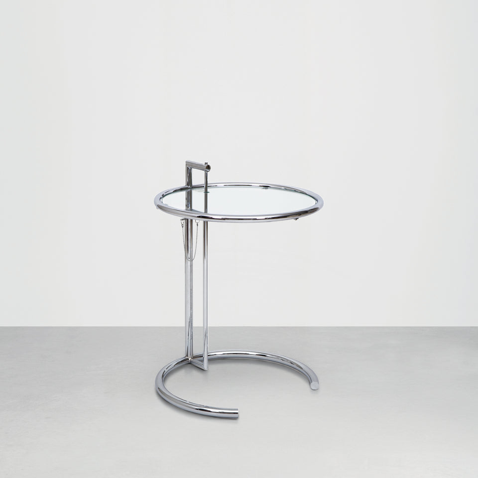Adjustable table E 1027
