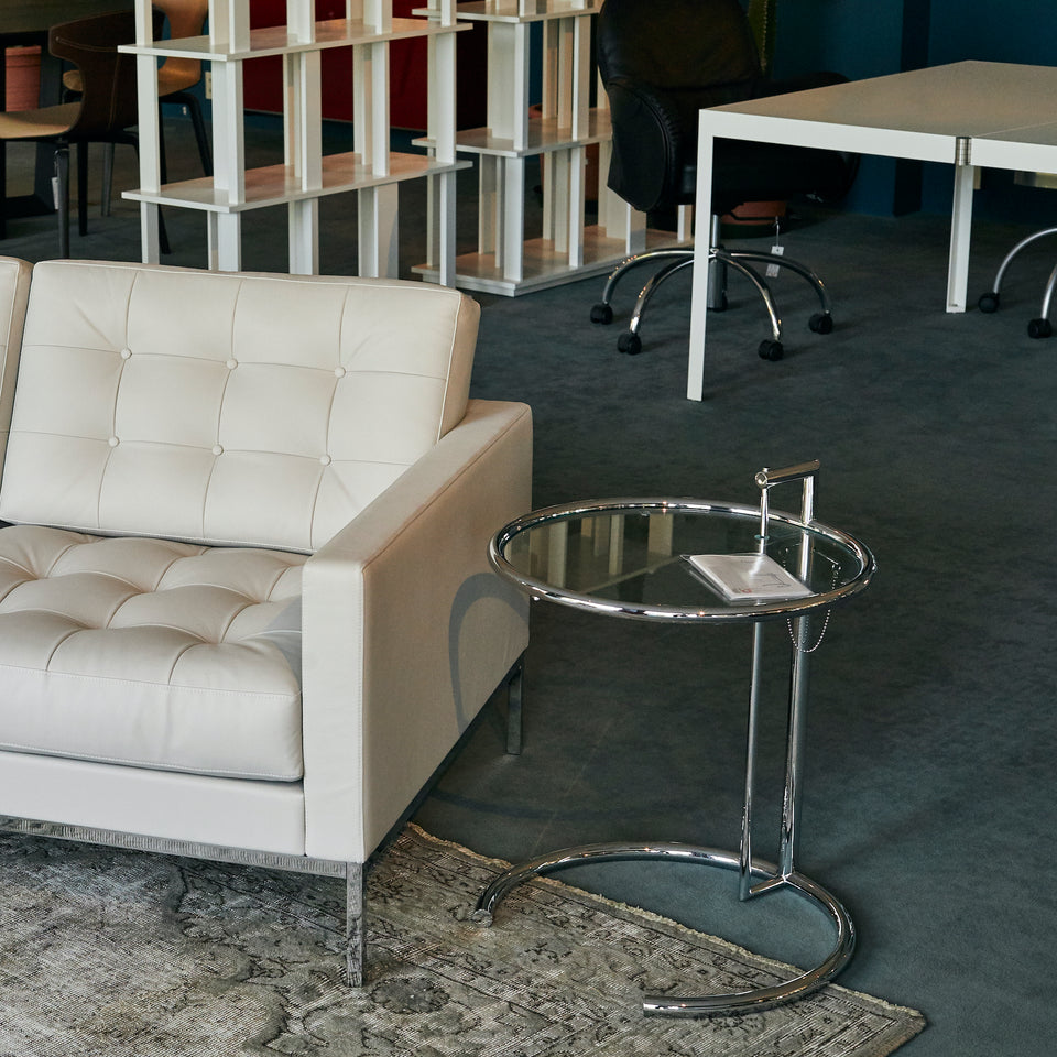 Adjustable table E 1027