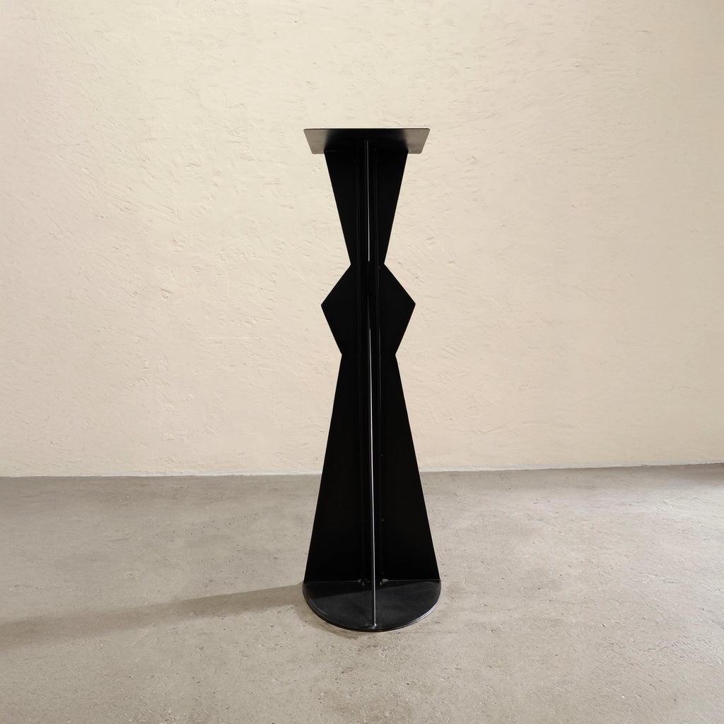 Arco d'orizzonte flagellato vase holder