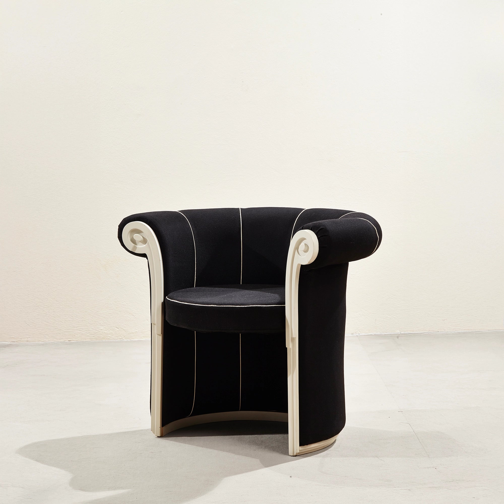 Liuto Armchair