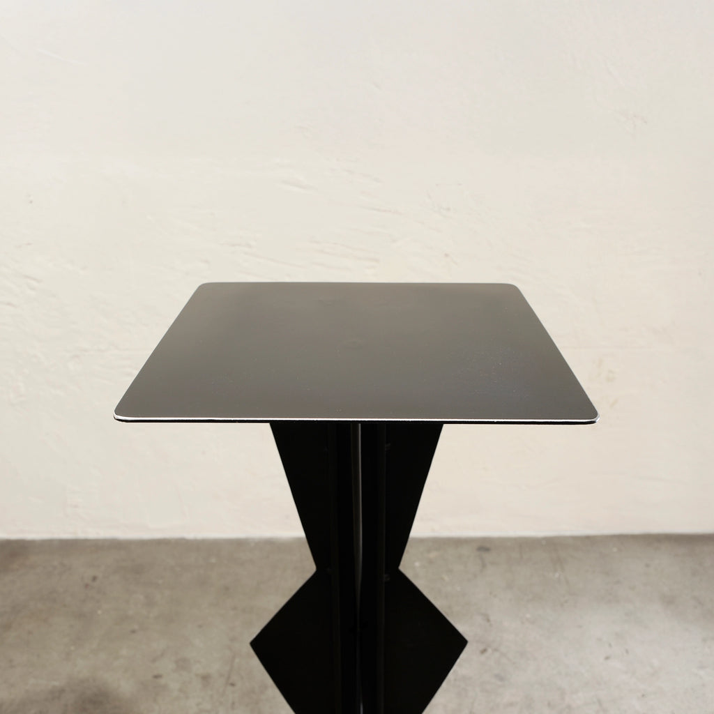 Arco d'orizzonte flagellato vase holder