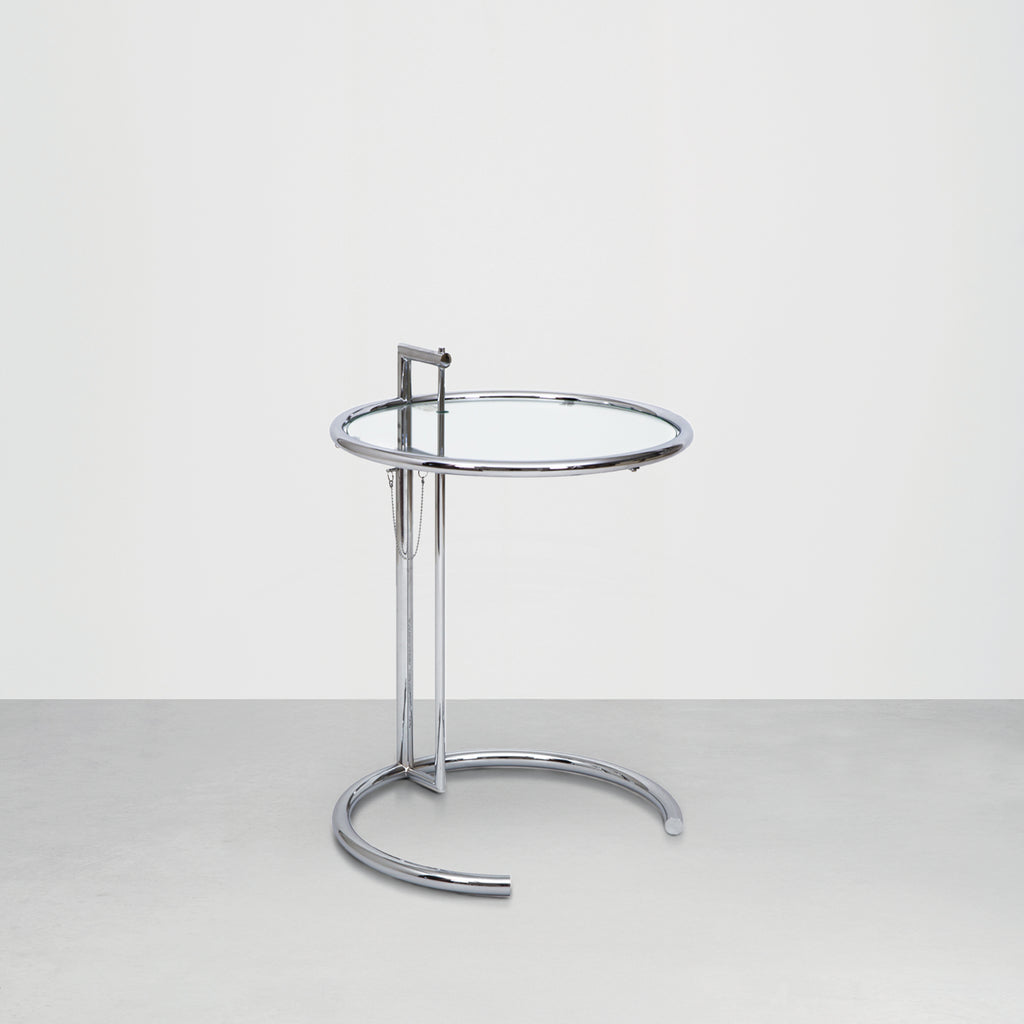Adjustable table E 1027