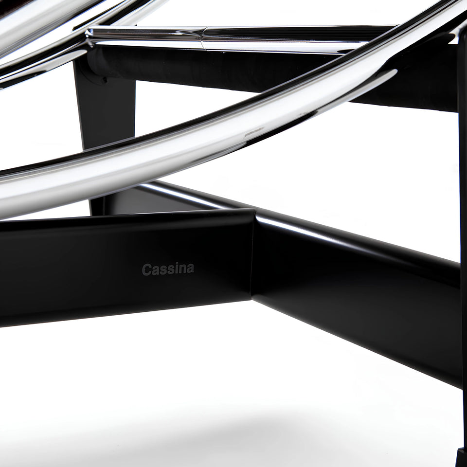 Chaise longue à reglage continu (LC4)